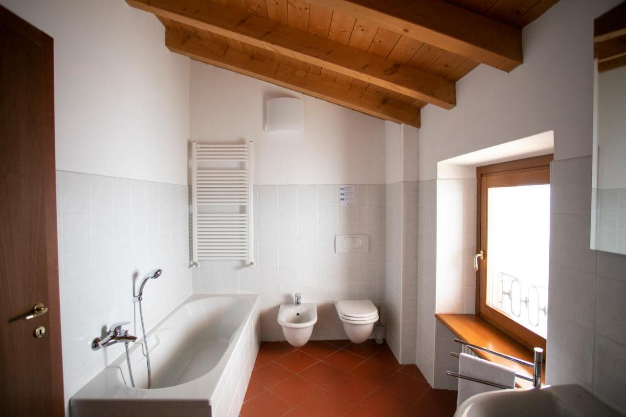 Iseolakerental - Casa Del Pescatore Riva di Solto Exterior foto
